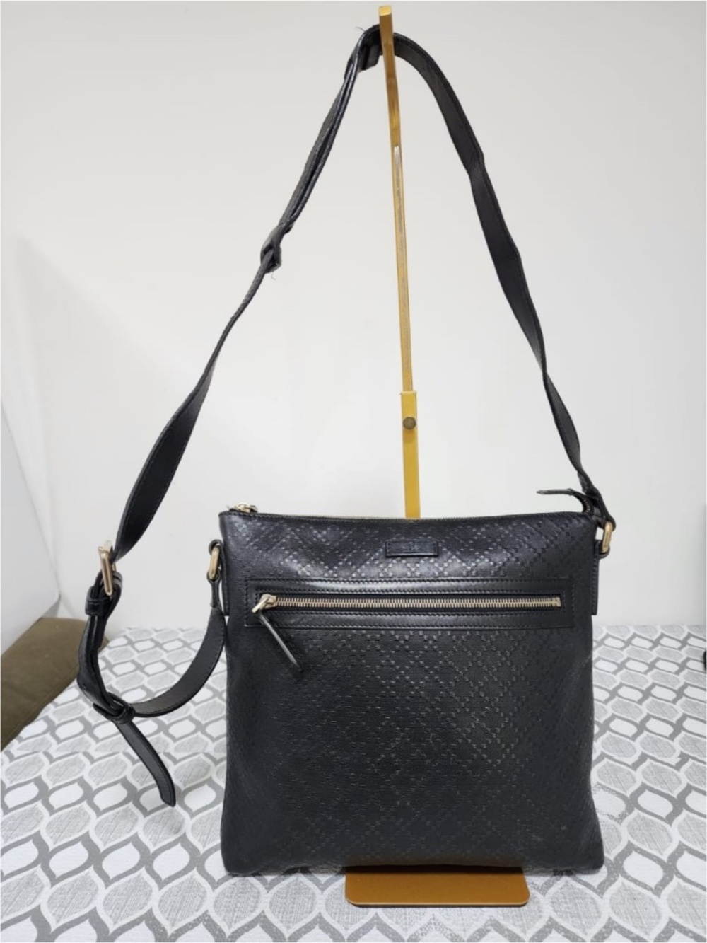 Authentic GUCCI Guccissima Signature Medium Flat Messenger Bag Black
